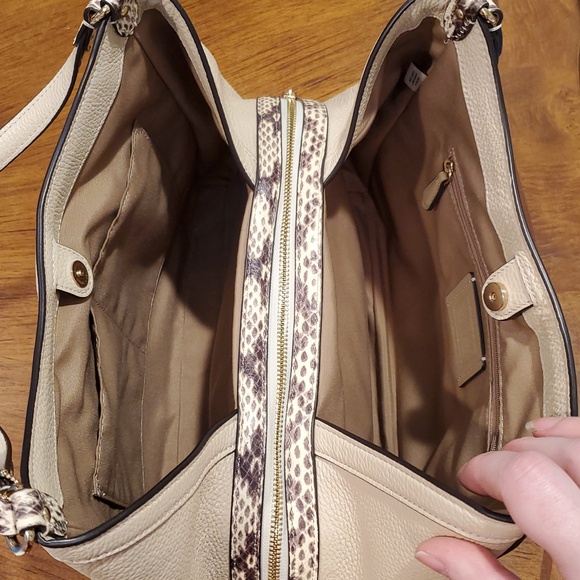 Like NEW Coach Exotic Signature Kristy Bsg - Picture 10 of 13